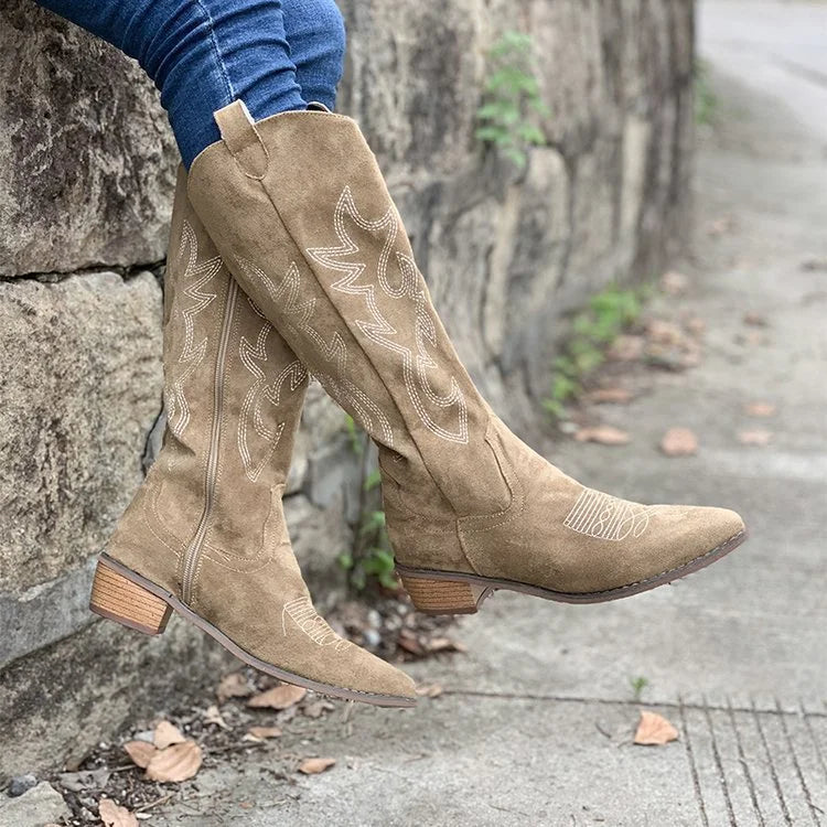 Cowboystiefel aus Wildleder mit Stickerei