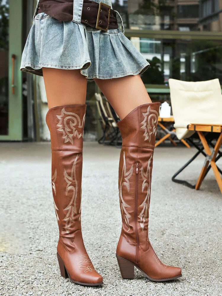 Hohe Cowboystiefel im Vintage-Look