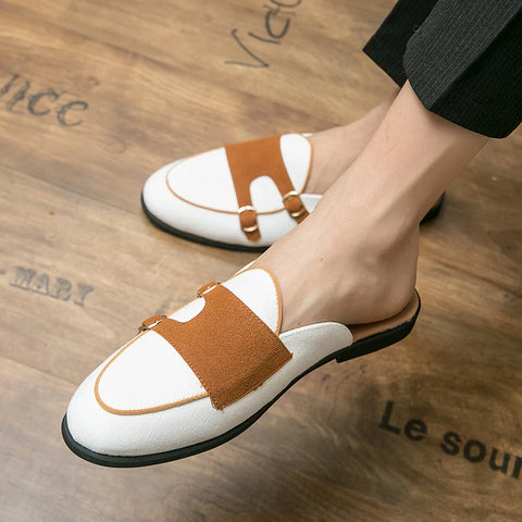 Moderne Herren Pantoletten mit Schnallen im Bicolor-Look