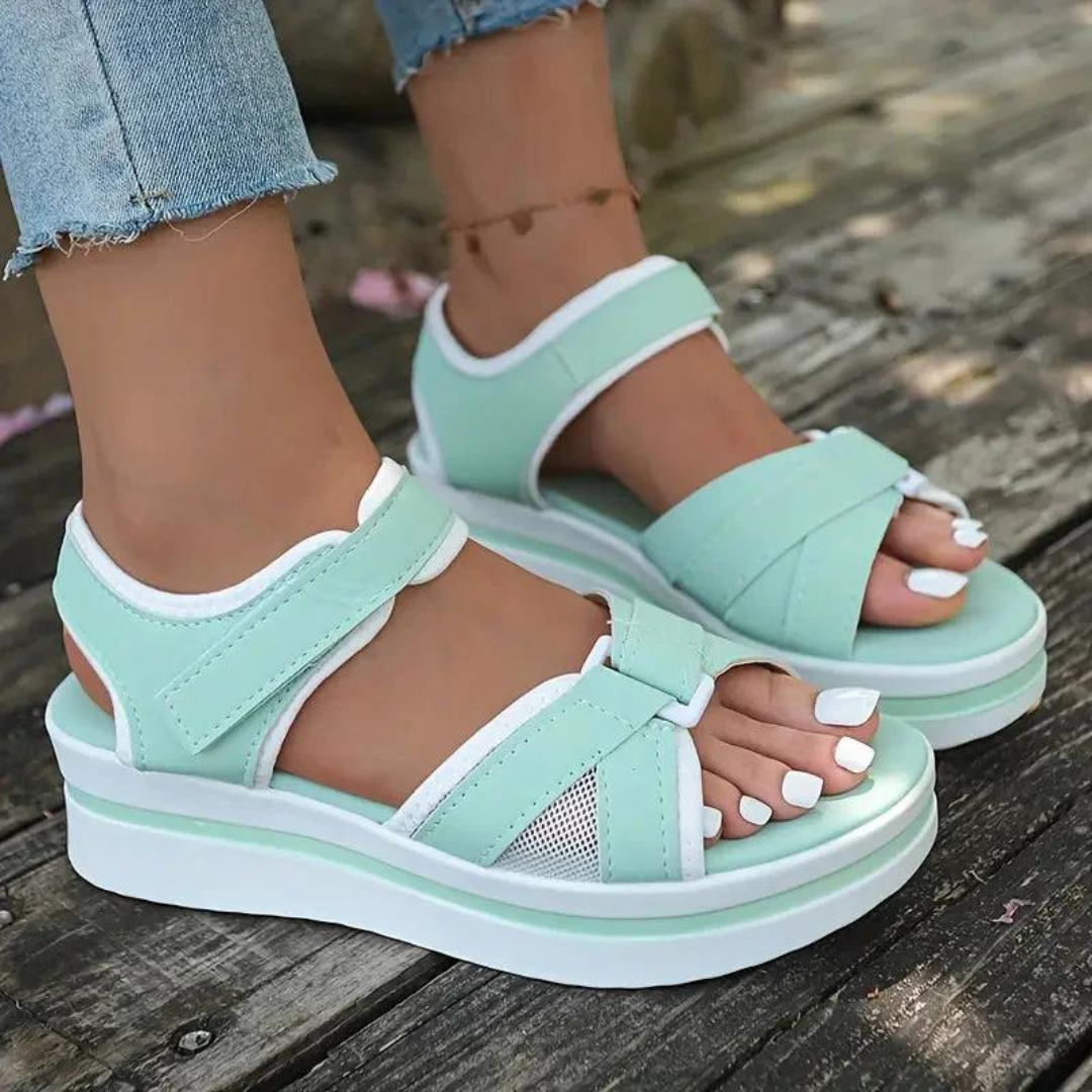 Damenschuhe – Stilvolle Plateau Sandalen für Sommerkomfort