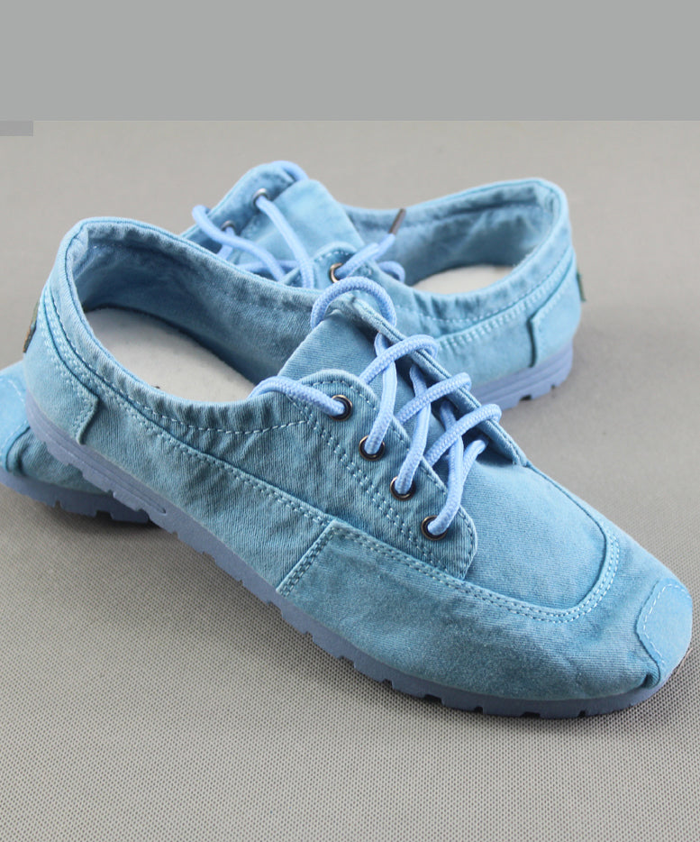Einfache flache Schuhe aus blauem Baumwollstoff für Damen mit Kreuzriemen