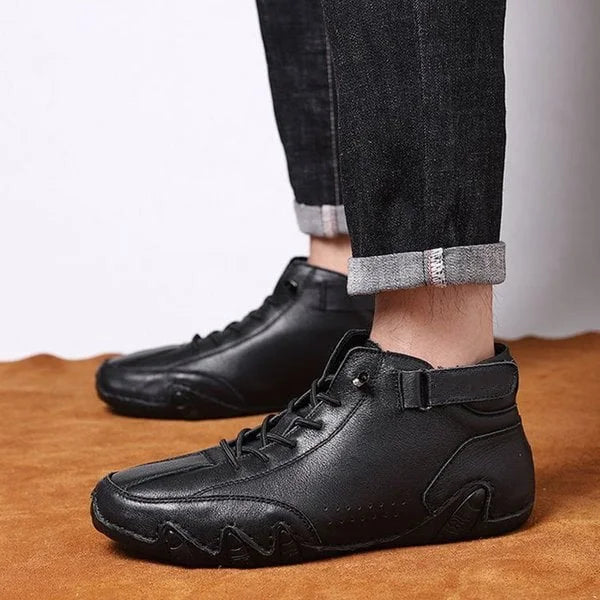 Handgefertigte Wildlederstiefel mit Klettverschluss
