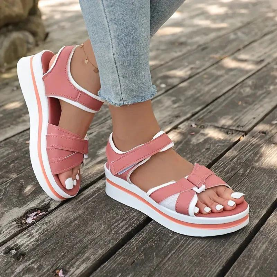 Damenschuhe – Stilvolle Plateau Sandalen für Sommerkomfort