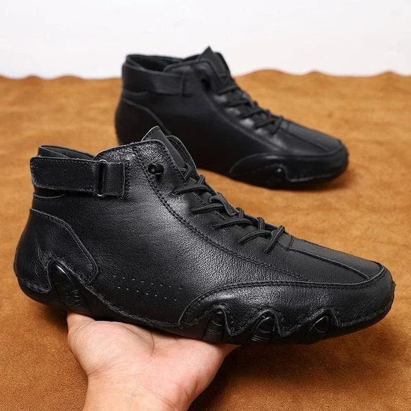 Handgefertigte Wildlederstiefel mit Klettverschluss