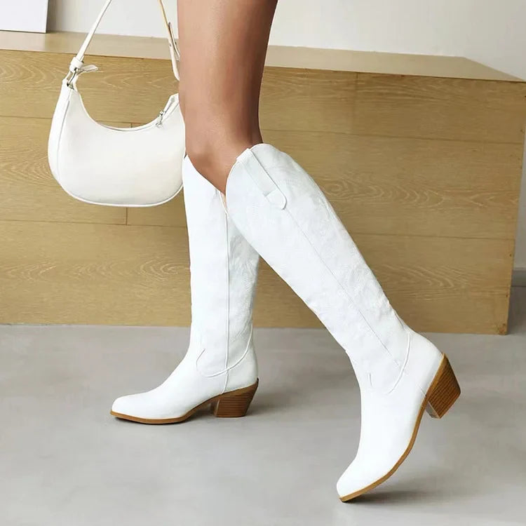 Footwearstorm – Weiße kniehohe Stiefel mit spitzer Spitze