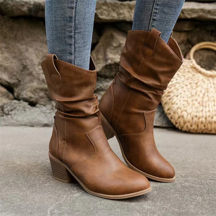 Stiefeletten im Owboy-Stil mit plissiertem Absatz