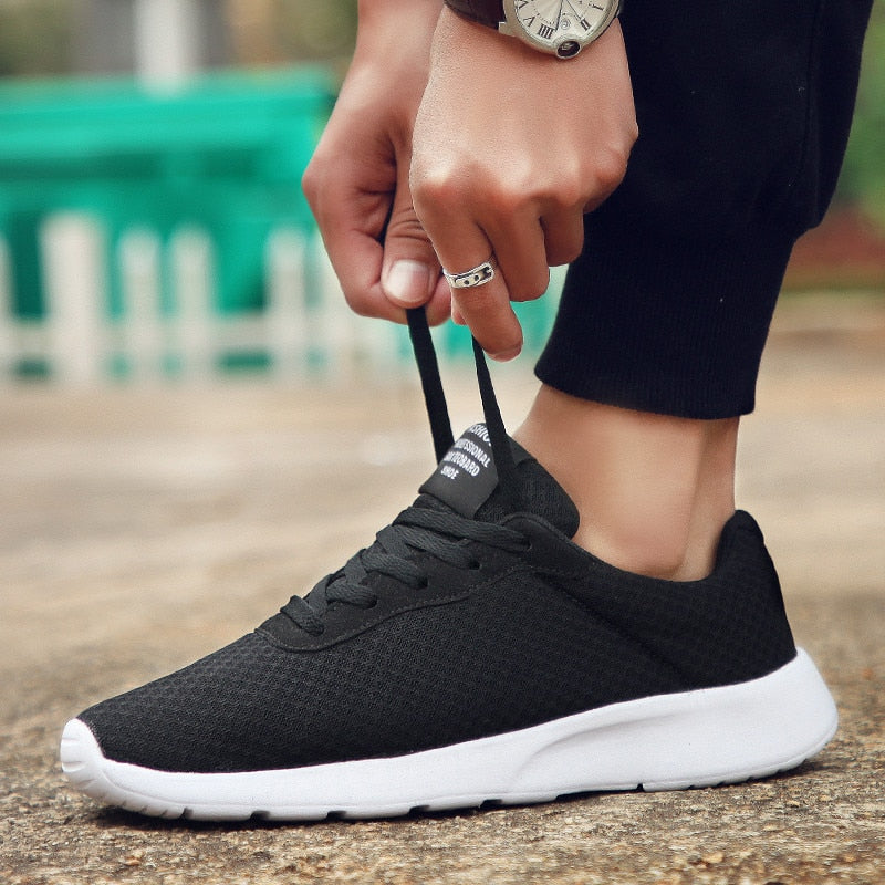 Herrenschuhe 2024 – Leicht, bequem und atmungsaktiv für sportliche Männer