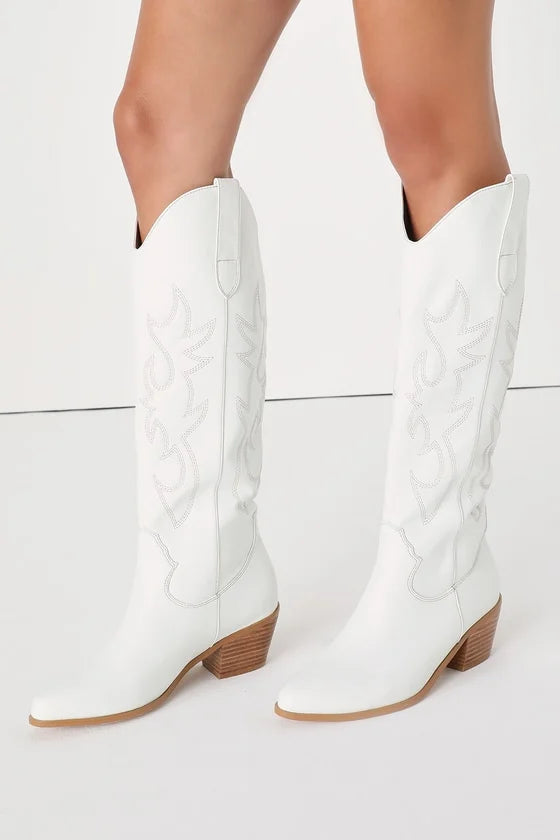 Footwearstorm – Weiße kniehohe Stiefel mit spitzer Spitze