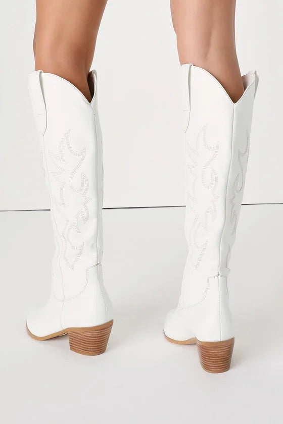 Footwearstorm – Weiße kniehohe Stiefel mit spitzer Spitze