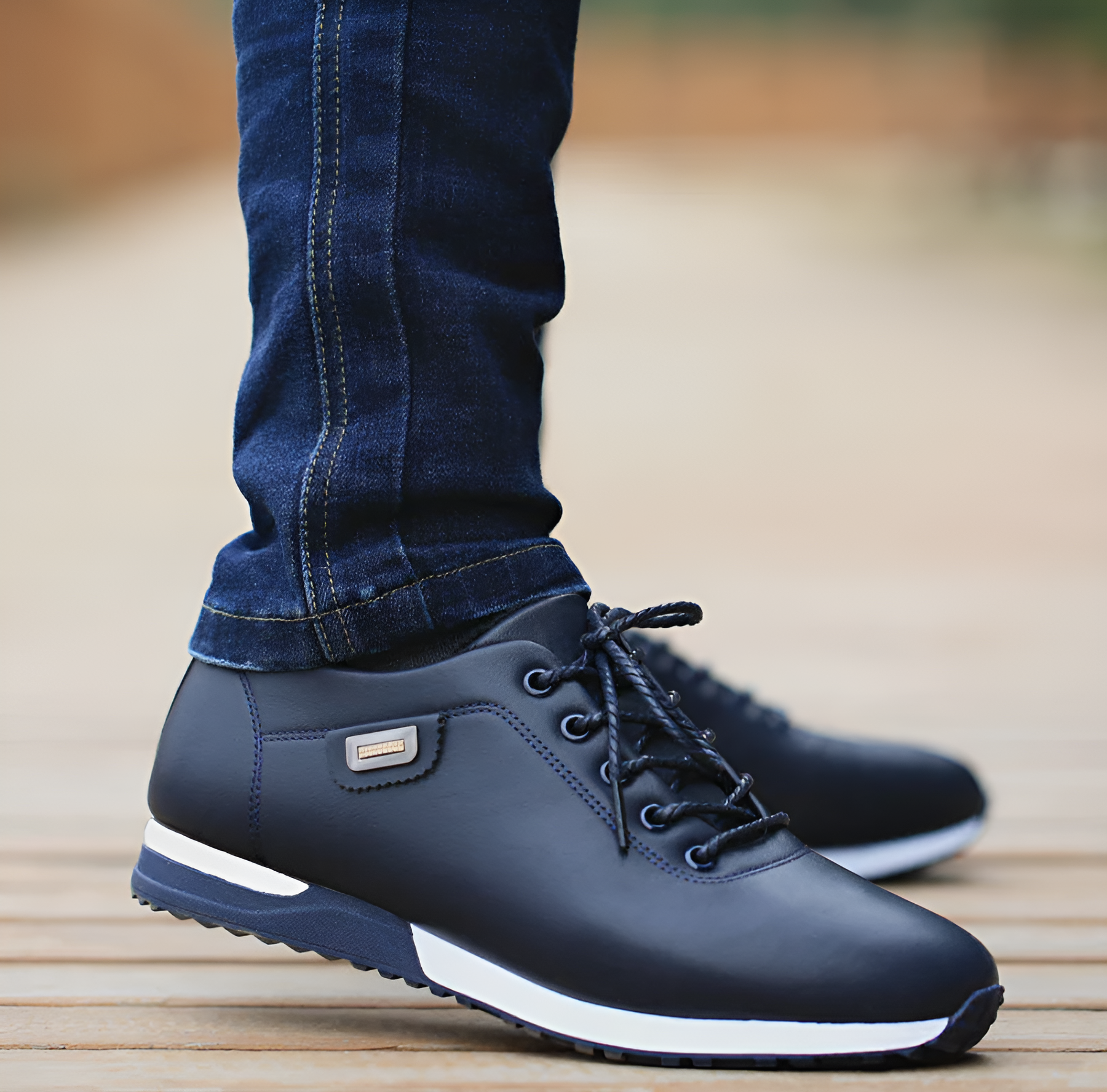 Herrenschuhe – Sauber verarbeitete Sneaker mit hohem Tragekomfort