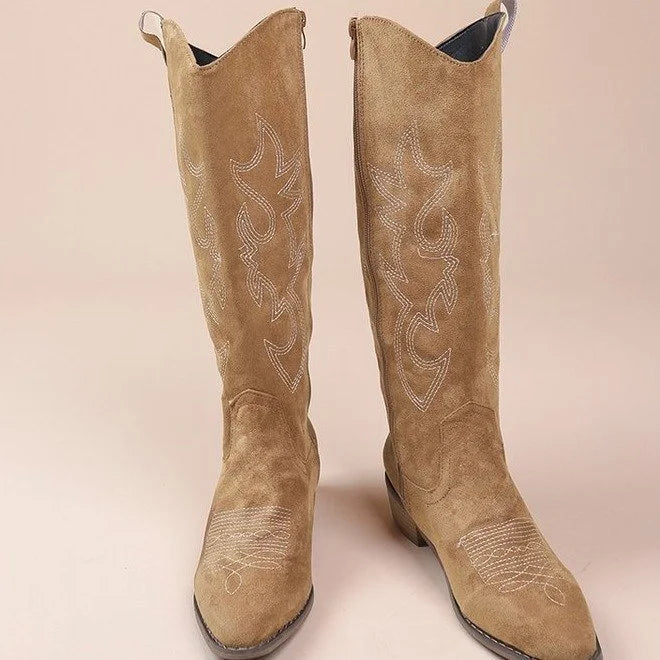 Cowboystiefel aus Wildleder mit Stickerei