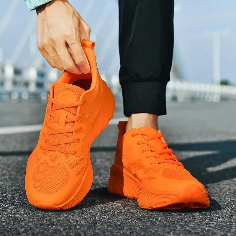 Atmungsaktive bequeme rutschfeste Sportschuhe zum Wandern und für die Freizeit im Freien
