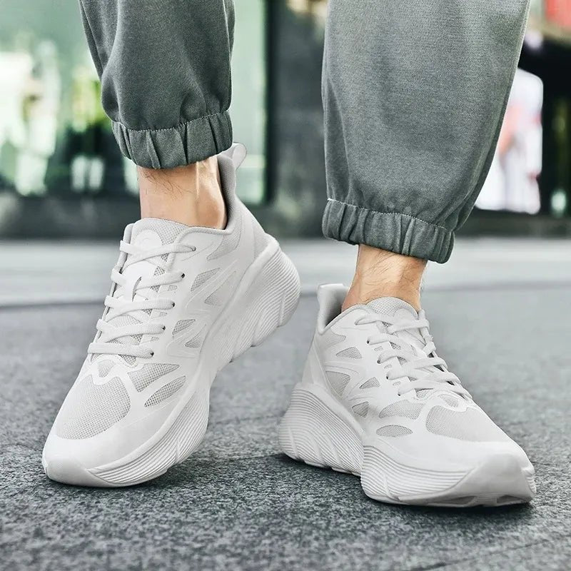 Atmungsaktive bequeme rutschfeste Sportschuhe zum Wandern und für die Freizeit im Freien