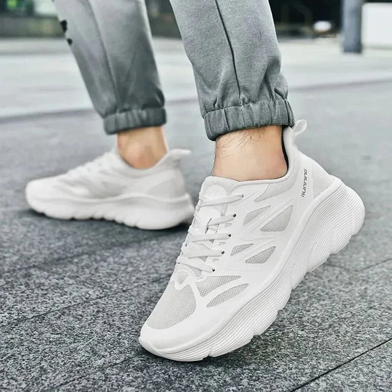 Atmungsaktive bequeme rutschfeste Sportschuhe zum Wandern und für die Freizeit im Freien