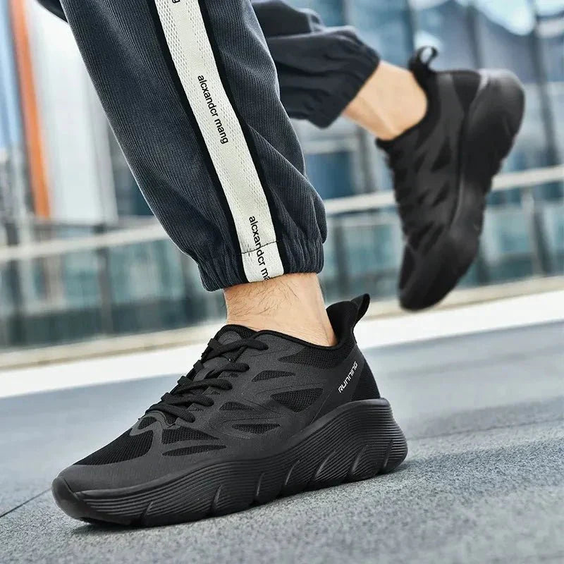 Atmungsaktive bequeme rutschfeste Sportschuhe zum Wandern und für die Freizeit im Freien