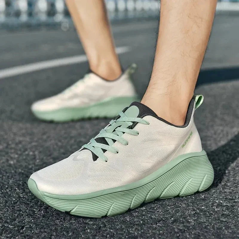 Atmungsaktive bequeme rutschfeste Sportschuhe zum Wandern und für die Freizeit im Freien