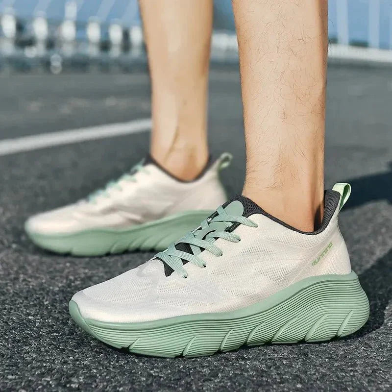 Atmungsaktive bequeme rutschfeste Sportschuhe zum Wandern und für die Freizeit im Freien
