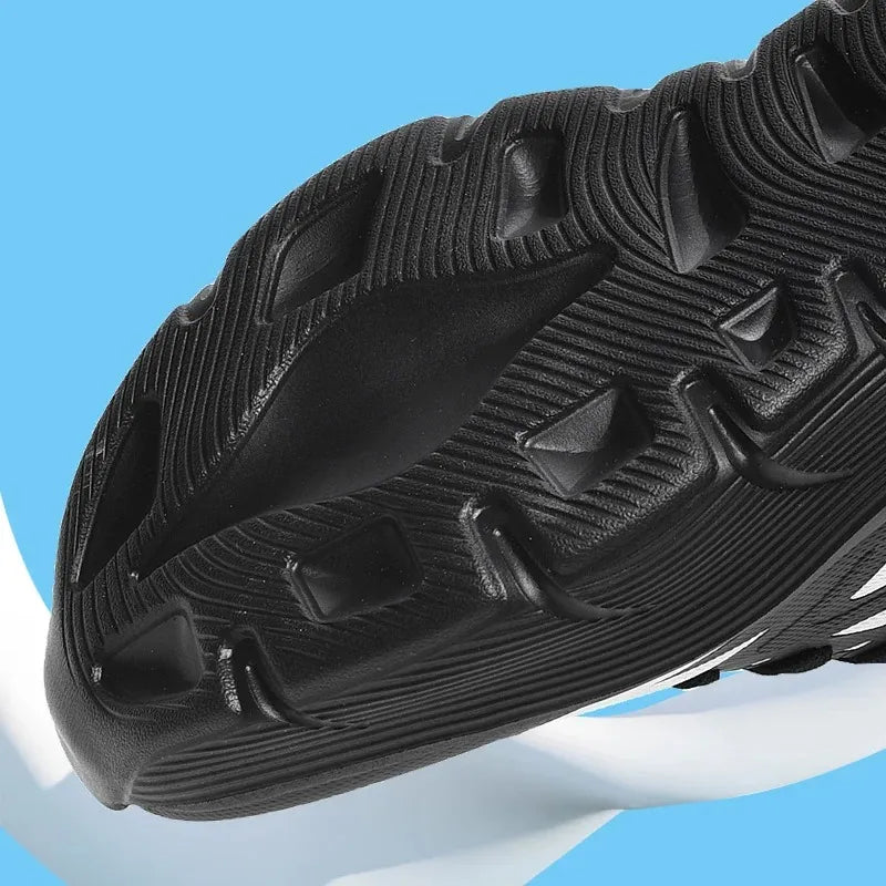 Atmungsaktive bequeme rutschfeste Sportschuhe zum Wandern und für die Freizeit im Freien