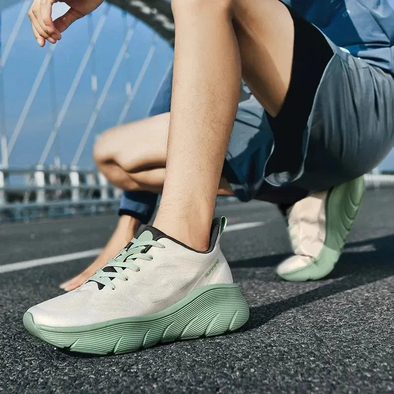 Atmungsaktive bequeme rutschfeste Sportschuhe zum Wandern und für die Freizeit im Freien