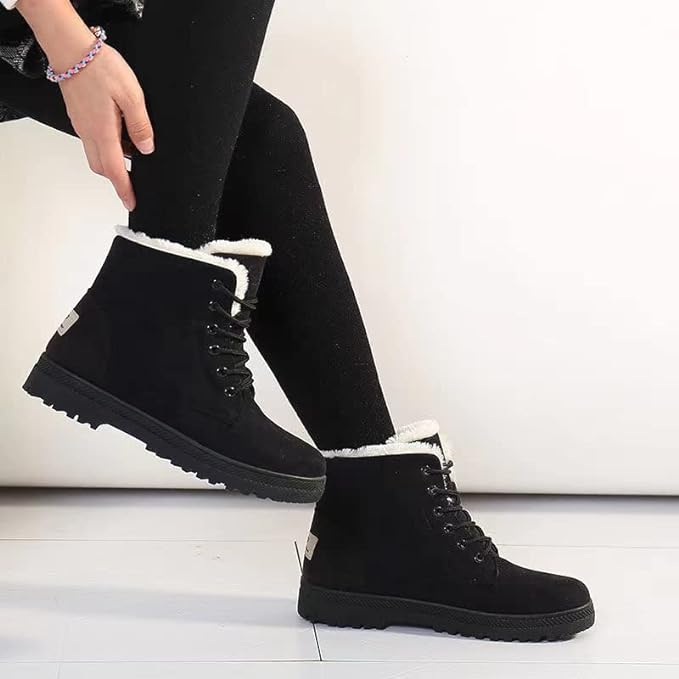 Warme mit Pelz gefütterte Stiefeletten