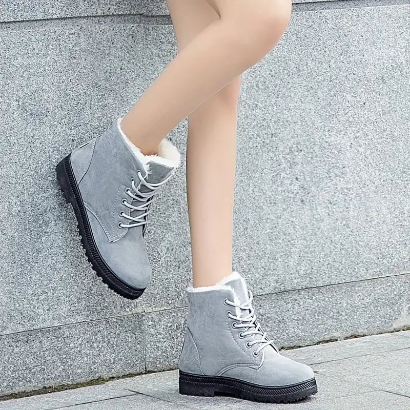 Warme mit Pelz gefütterte Stiefeletten