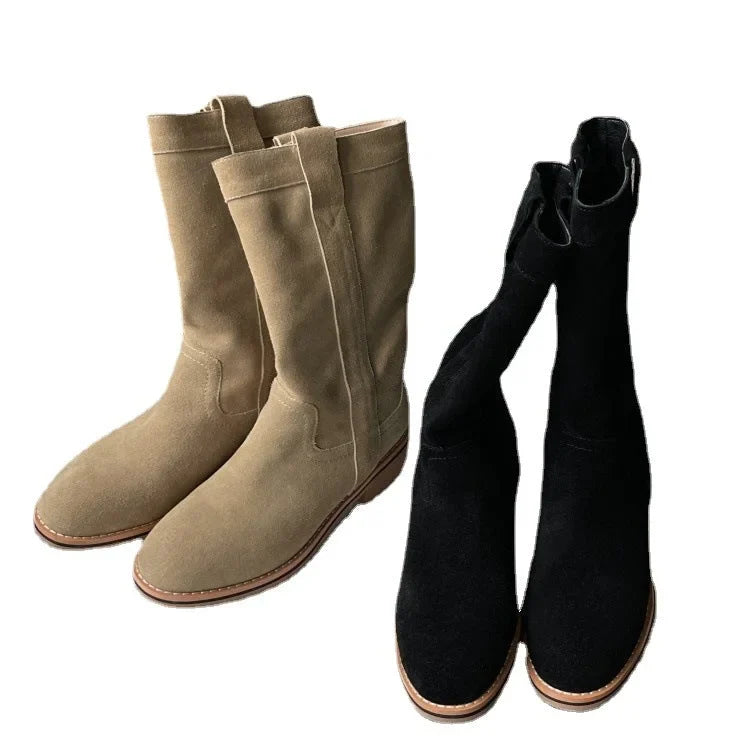 Damenstiefeletten aus Wildleder mit halbhoher Sohle