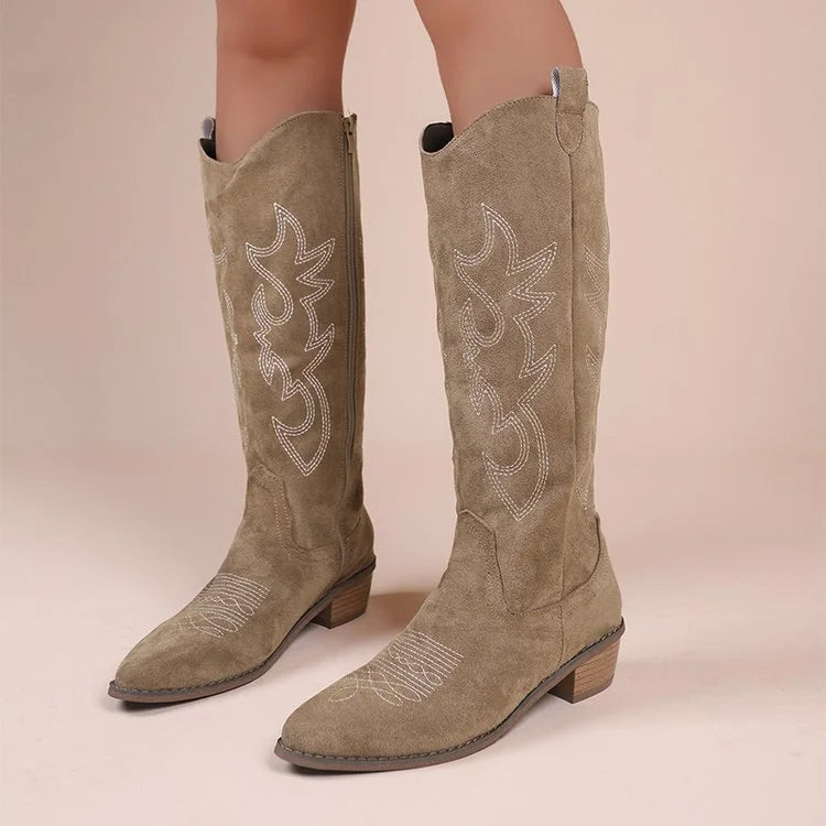 Cowboystiefel aus Wildleder mit Stickerei