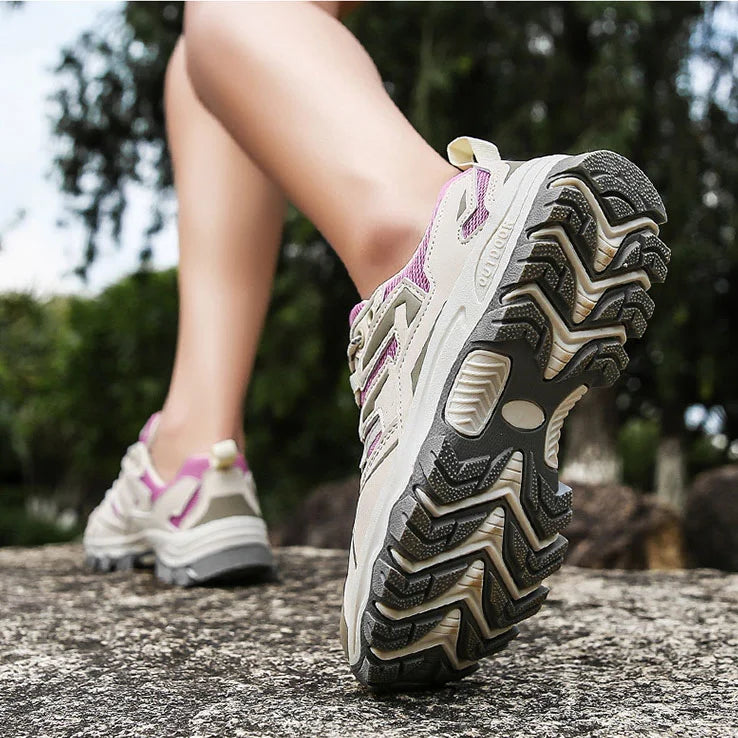 Wanderschuhe mit orthopädischer Unterstützung bei Plantarfasziitis