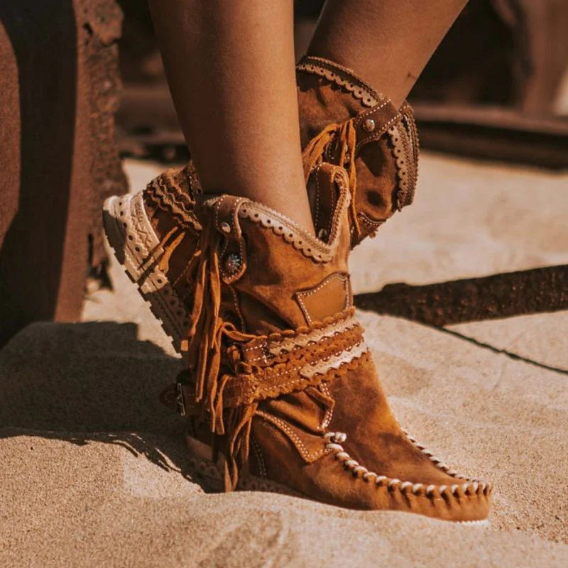 Damenstiefel aus Retro-Leder mit runder Zehenpartie und flachem Absatz und Quaste