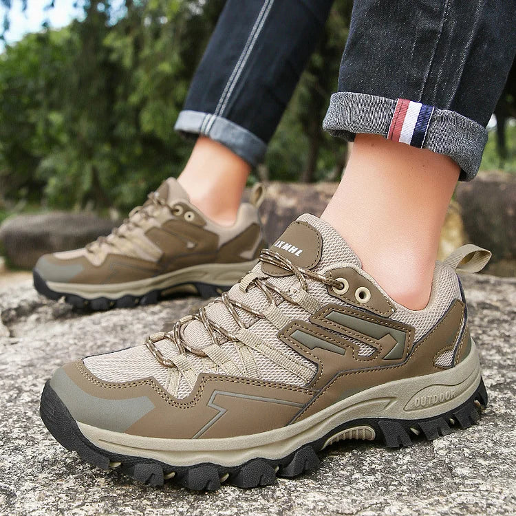 Wanderschuhe mit orthopädischer Unterstützung bei Plantarfasziitis