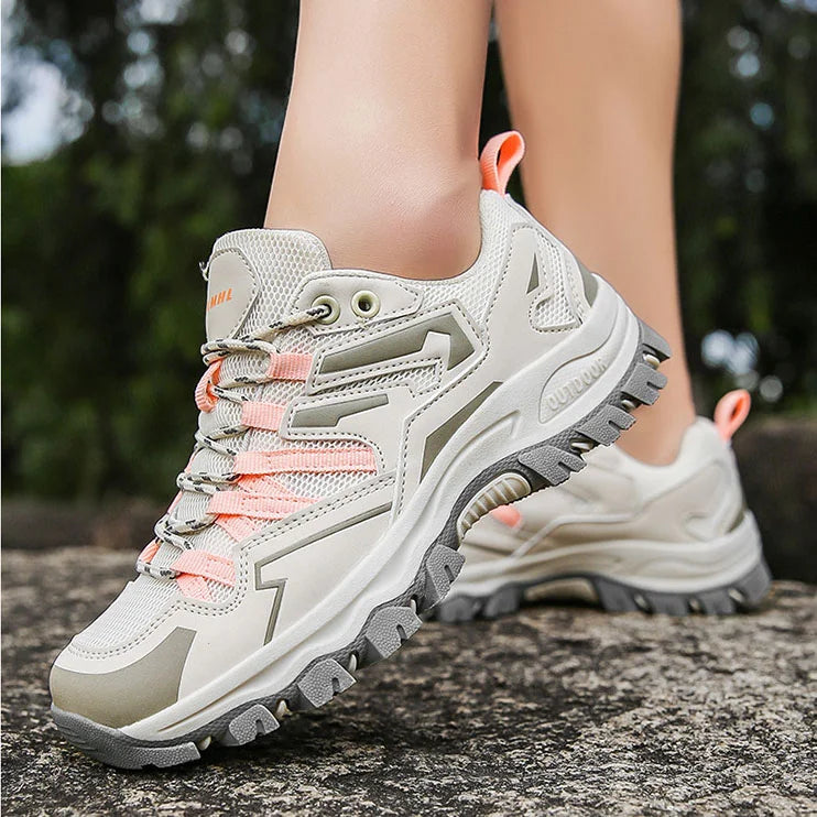 Wanderschuhe mit orthopädischer Unterstützung bei Plantarfasziitis