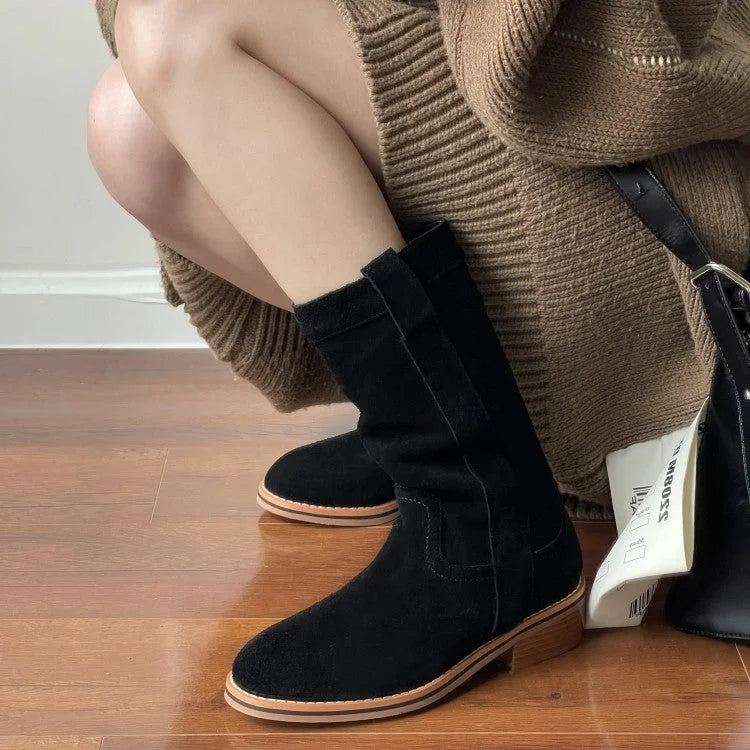 Damenstiefeletten aus Wildleder mit halbhoher Sohle