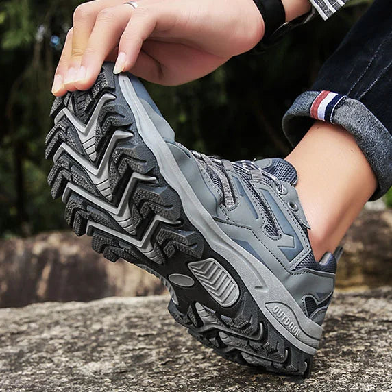 Wanderschuhe mit orthopädischer Unterstützung bei Plantarfasziitis