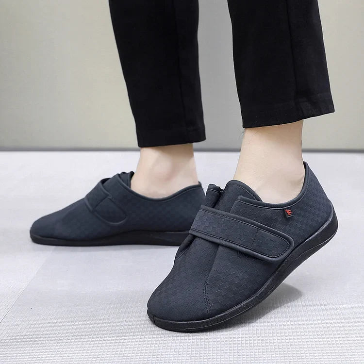 Breite Diabetikerschuhe für geschwollene Füße