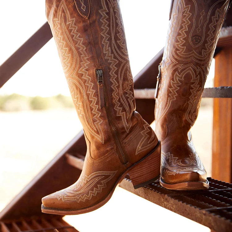 Bestickte Westernstiefel mit Blockabsatz und niedrigem Absatz