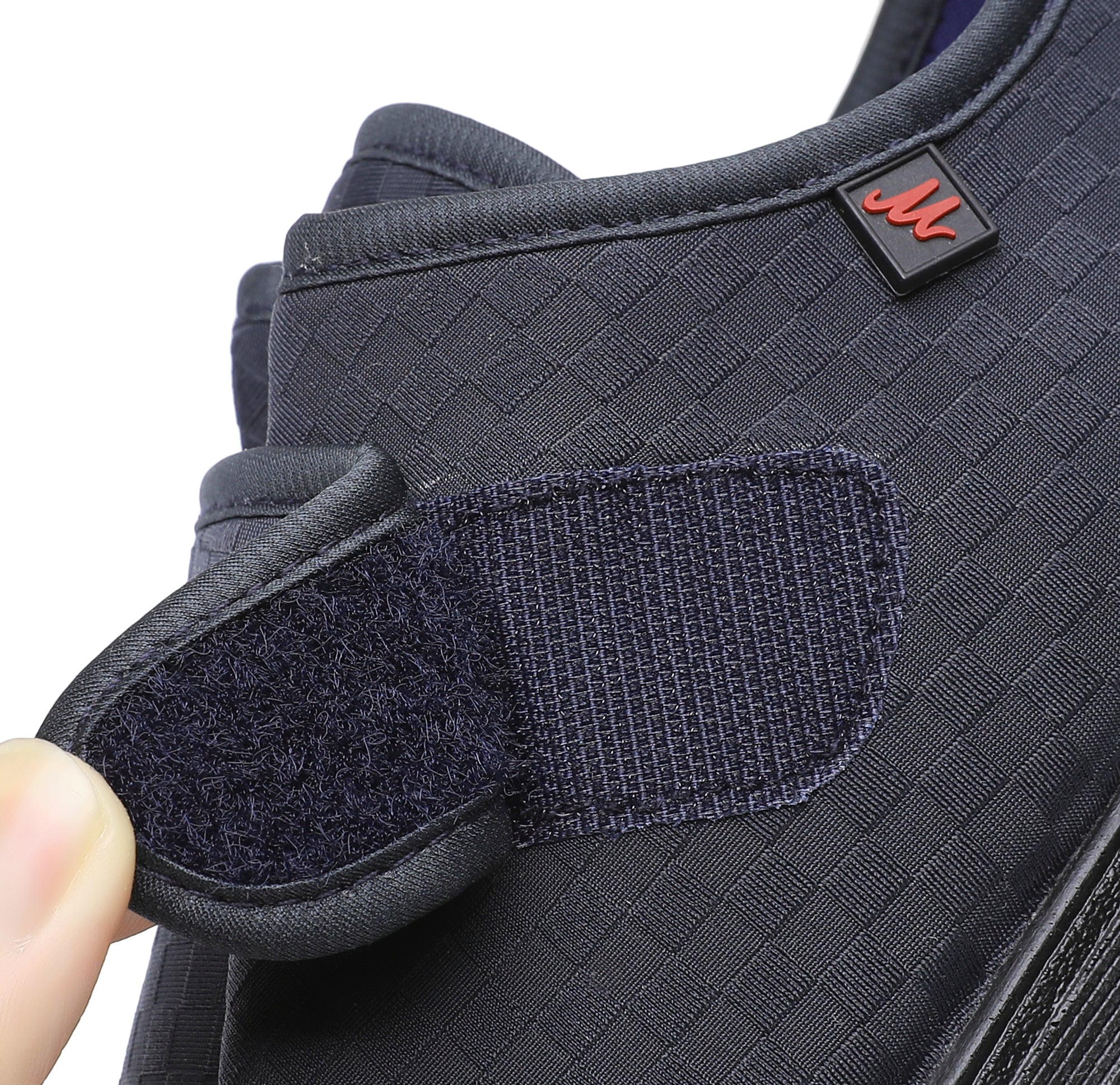 Breite Diabetikerschuhe für geschwollene Füße