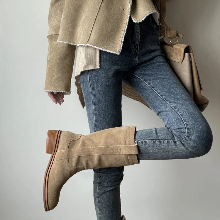Damenstiefeletten aus Wildleder mit halbhoher Sohle