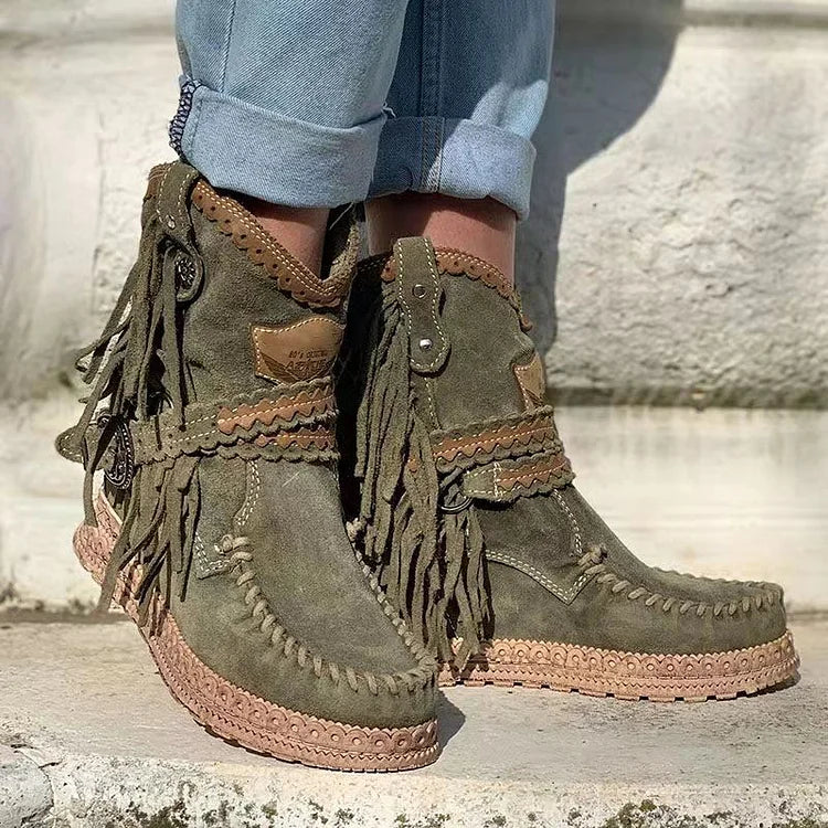 Damenstiefel aus Retro-Leder mit runder Zehenpartie und flachem Absatz und Quaste