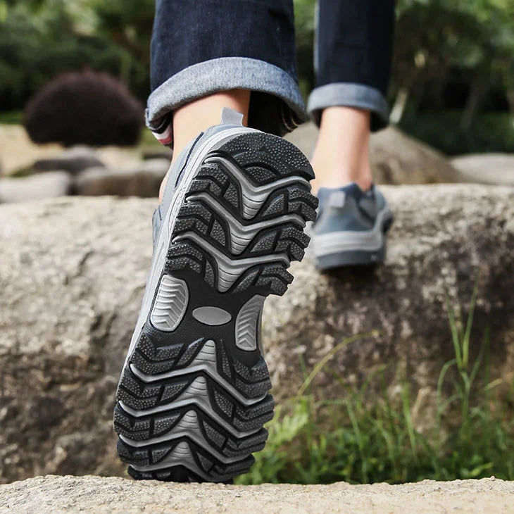 Wanderschuhe mit orthopädischer Unterstützung bei Plantarfasziitis