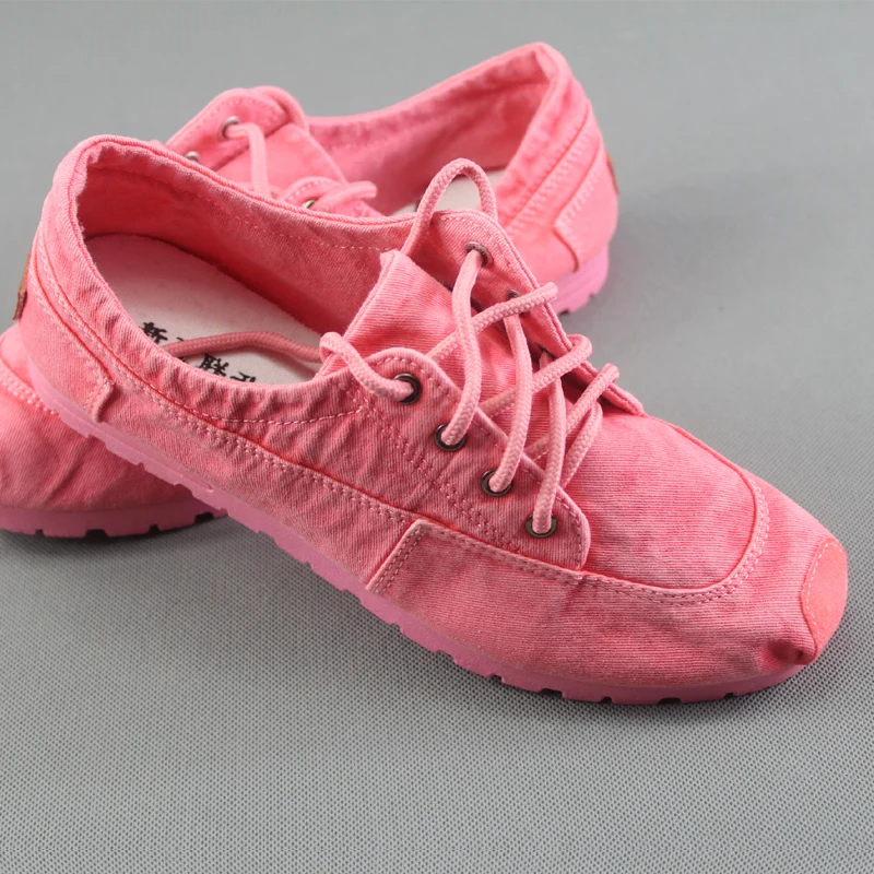 Einfache flache Schuhe aus blauem Baumwollstoff für Damen mit Kreuzriemen