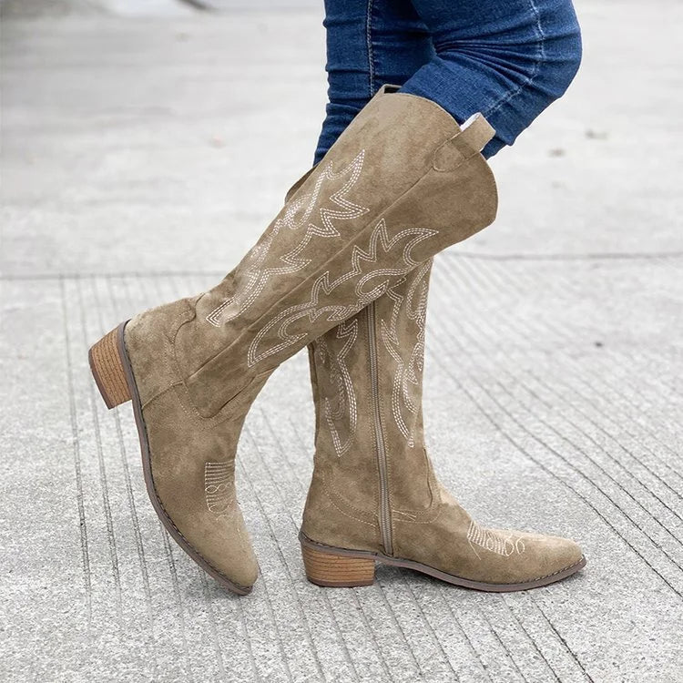 Cowboystiefel aus Wildleder mit Stickerei