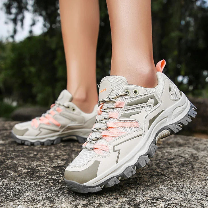 Wanderschuhe mit orthopädischer Unterstützung bei Plantarfasziitis