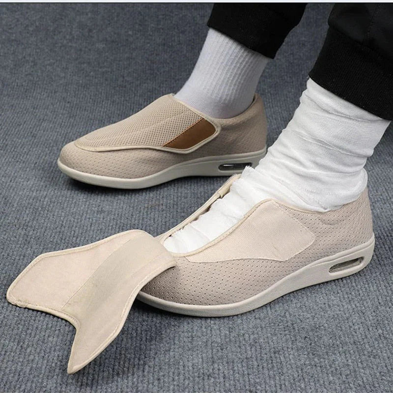 Elastische breite orthopädische Schuhe ohne Schnürung mit verstellbarem Verschluss – Beige