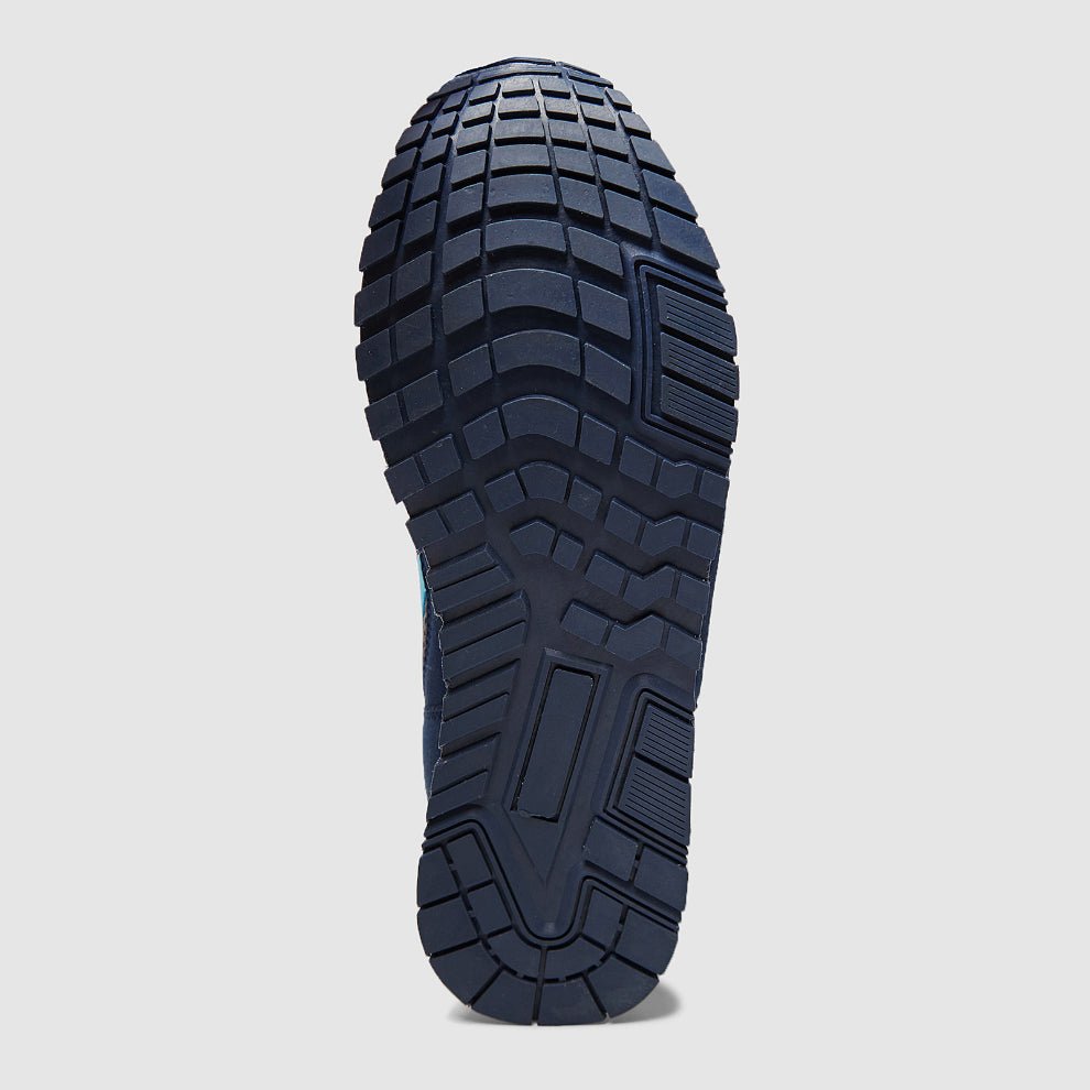 Lässige Tennisschuhe zum Schnüren