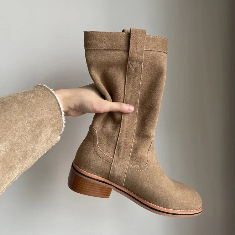 Damenstiefeletten aus Wildleder mit halbhoher Sohle